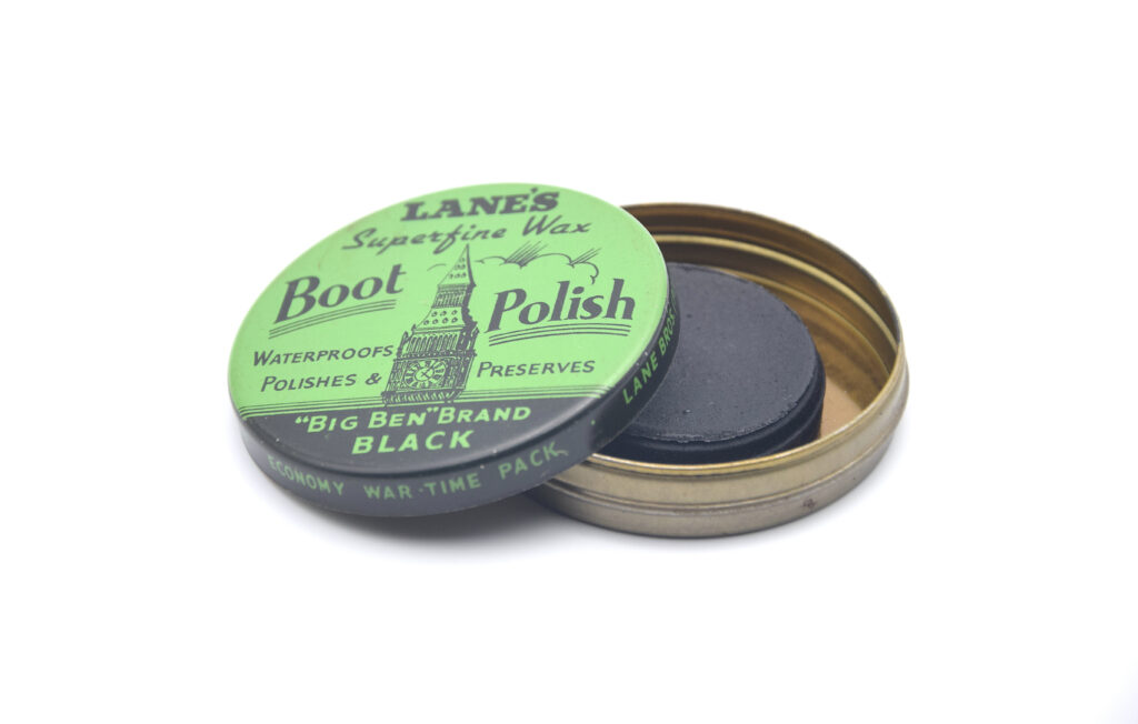 Scatolina in latta inglese di grasso per cuoio "Lane's Superfine Wax Boot Polish 'Big Ben' Brand Black" Home Front Economy War-Time Pack 2GM